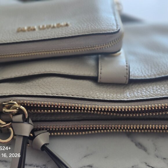 MICHAEL KORS PEBBLE LEATHER CROSSBODY & WALLET - Picture 15 of 15